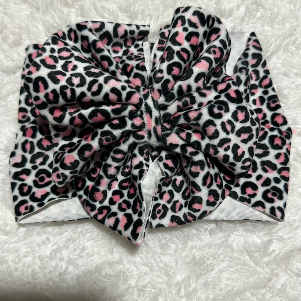Cheetah print bow, pink and black